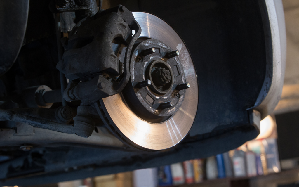 Cómo detectar y solucionar problemas de frenos